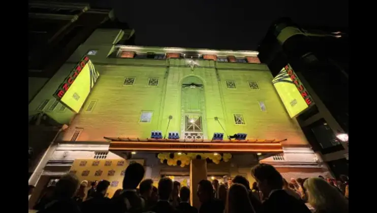 Image front of Fortune Theatre London at night