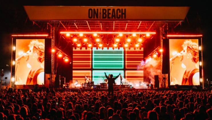 On The Beach Brighton - image of stage /performance and crowd