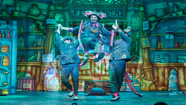 Alex Crandon, Jake Poolman, Adam Craig in Dick Whittington at Corn Exchange Newbury (Rich Lakos)